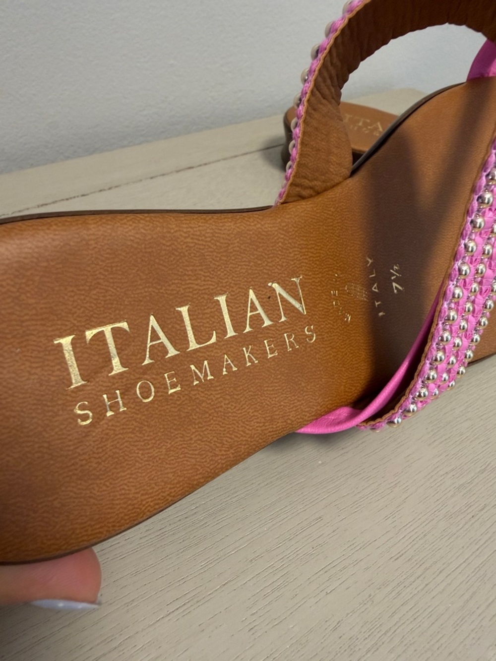NEW Hot Pink Gold Beaded Italian Shoemakers Toe Loop Sandals Size 7.5 NWOT - Picture 2 of 4